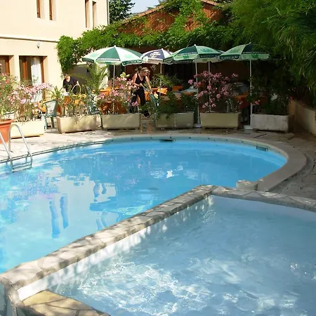 Hotel The Originals Le Clos Des Tanneurs