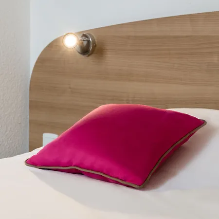 Hotel The Originals Le Clos Des Tanneurs 3*