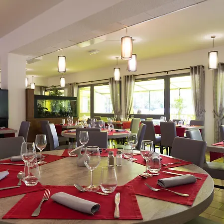 Hotel The Originals Le Clos Des Tanneurs 3*