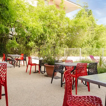 Hotel The Originals Le Clos Des Tanneurs 3*