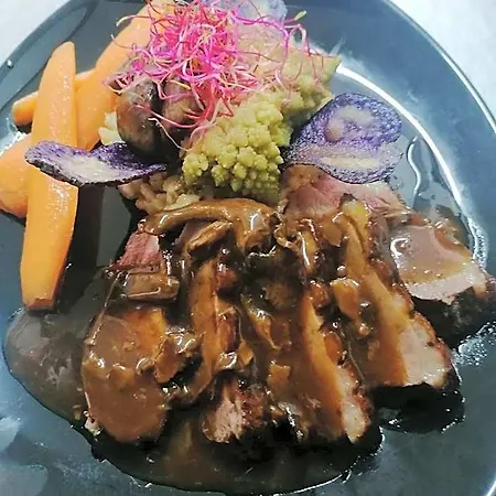 Restaurant Le Clos Des Tanneurs Sur Isere Hotel 3*